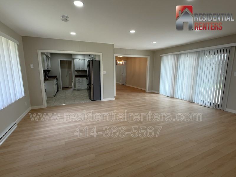 205 N 165th St - Photo 6 of 26