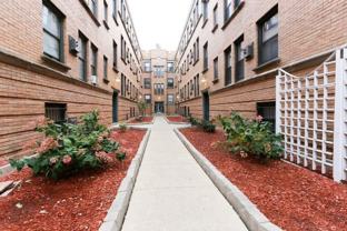 821 W Cornelia Ave #216 - Photo 1 of 1
