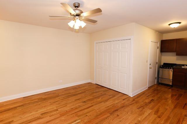 821 W Cornelia Ave #216 - Photo 5 of 12