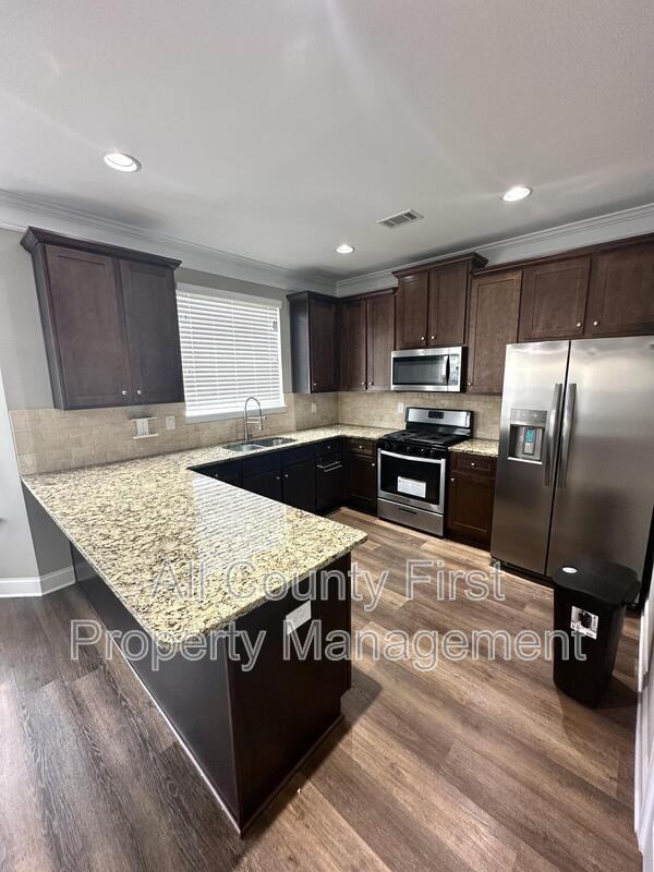 553 Sprayberry Dr - Photo 5 of 23