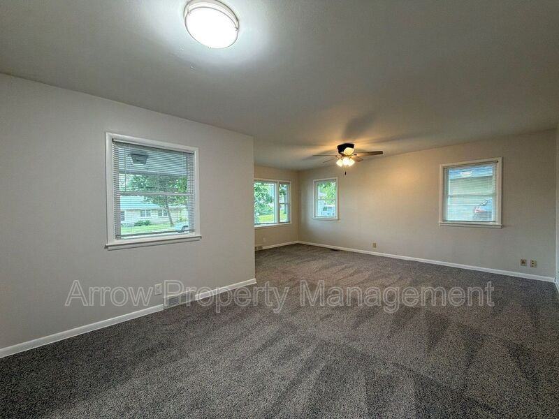 5505 Sumner St - Photo 2 of 21