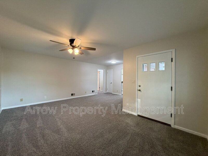 5505 Sumner St - Photo 4 of 21