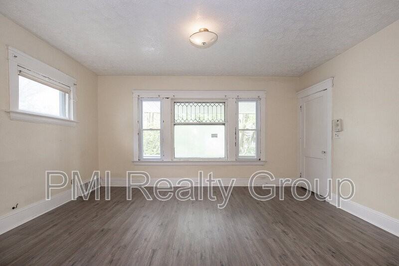 1459 E 134th St #UP - Photo 3 of 17