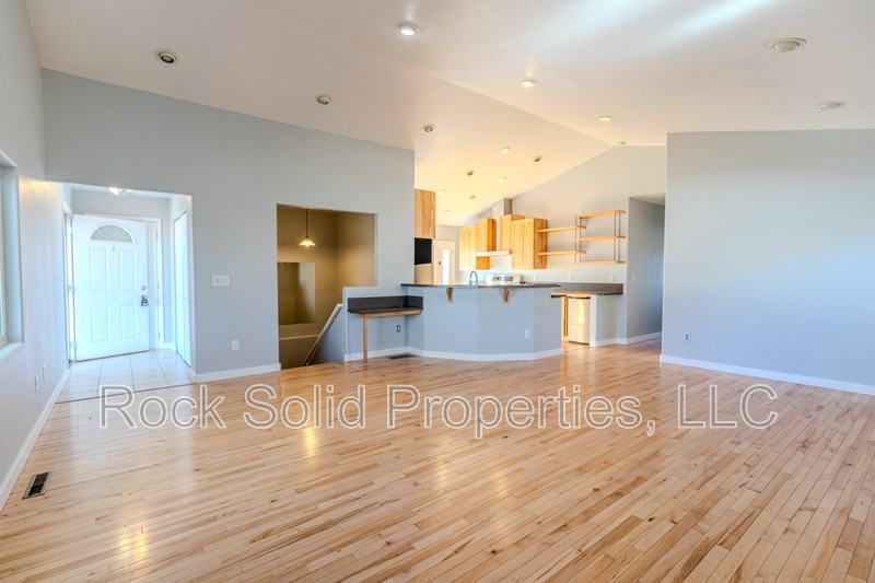 312 Avenue B - Photo 5 of 40