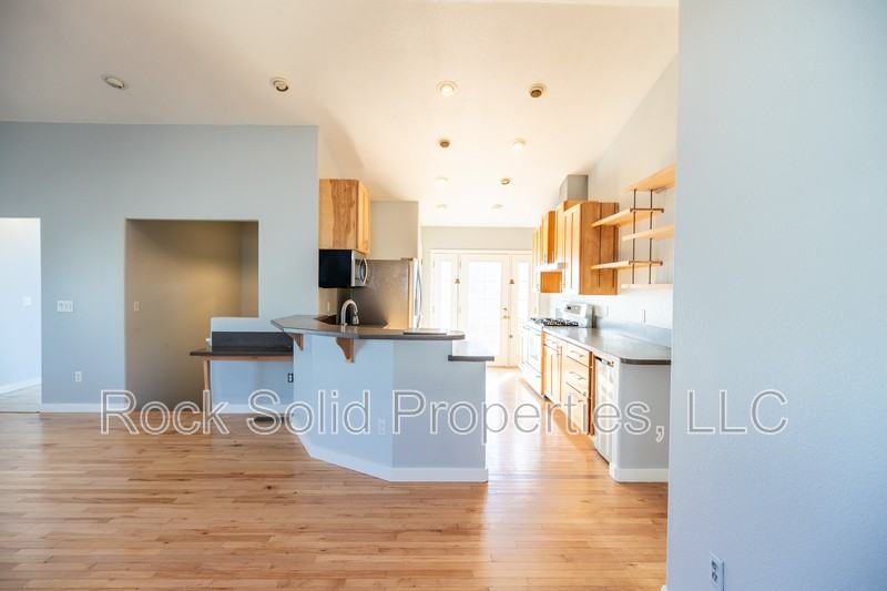 312 Avenue B - Photo 6 of 40