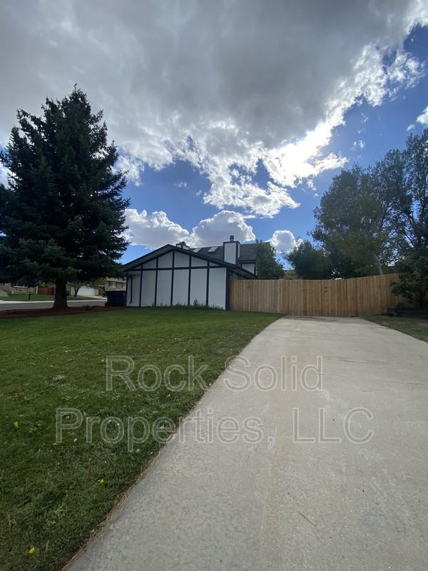 5450 Atlantic Dr - Photo 3 of 40