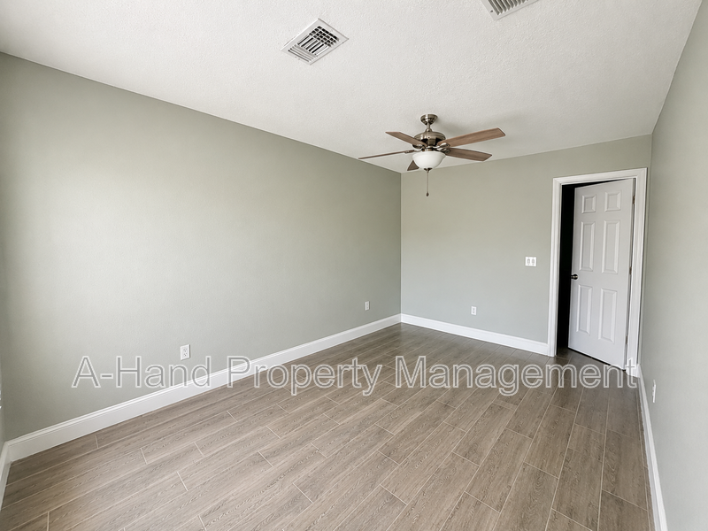 1334 Washington Palm Loop #B - Photo 4 of 7