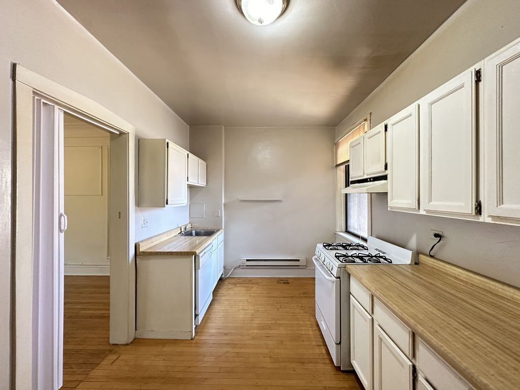 1311 Oak Ave #3W - Photo 3 of 21