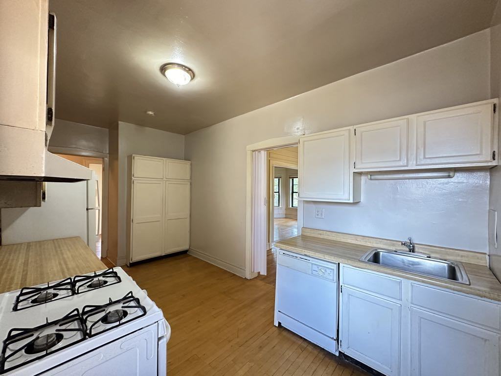 1311 Oak Ave #3W - Photo 4 of 21