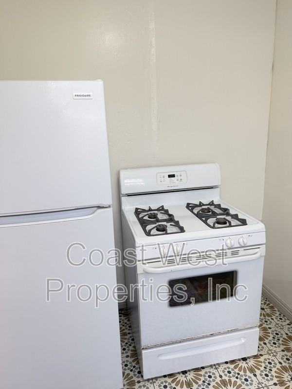 1041 Loring St - Photo 7 of 15