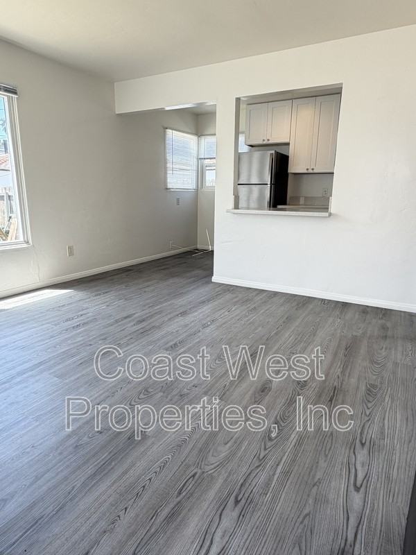 943 Missouri St - Photo 2 of 17