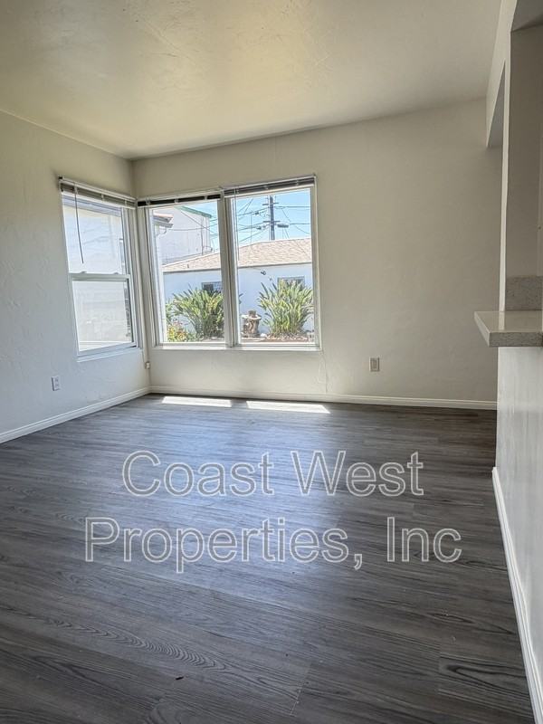 943 Missouri St - Photo 3 of 17