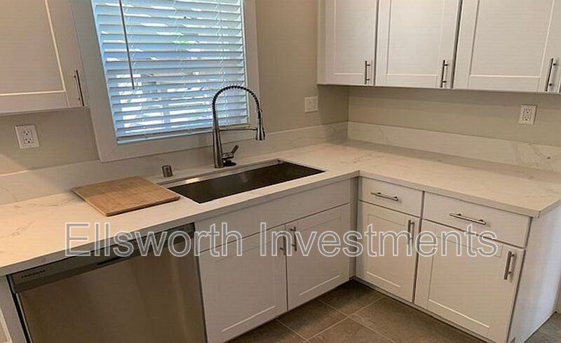 1631 Brookes Ave - Photo 3 of 15