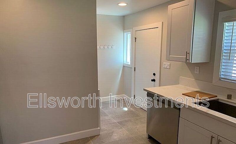 1631 Brookes Ave - Photo 5 of 15