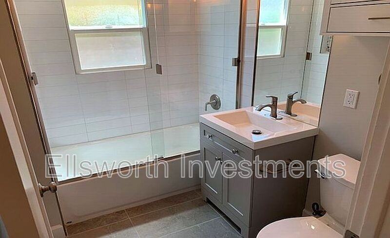 1631 Brookes Ave - Photo 6 of 15