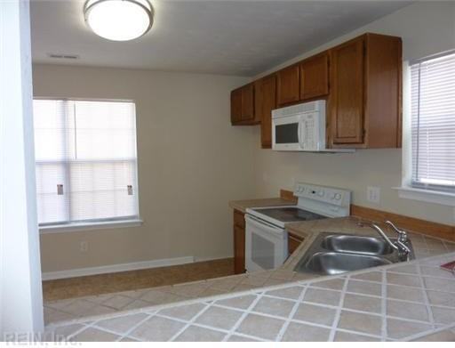 108 Poplar Grove Cres #1 - Photo 6 of 10