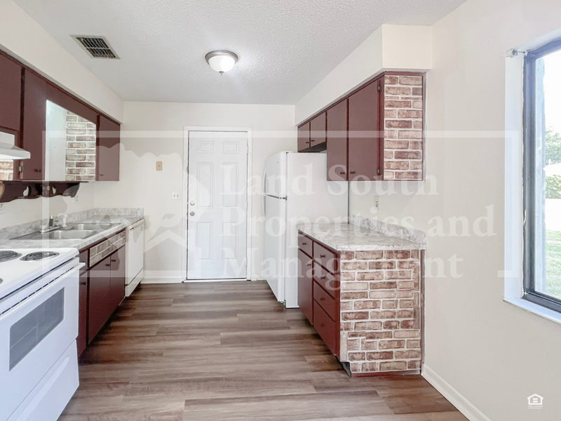 114 Rosalynn Cir - Photo 4 of 17