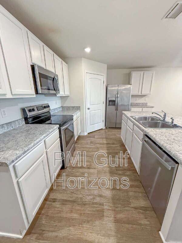 7469 Steeplechase Blvd - Photo 7 of 17