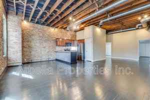 featured image of 116 E Market St #4