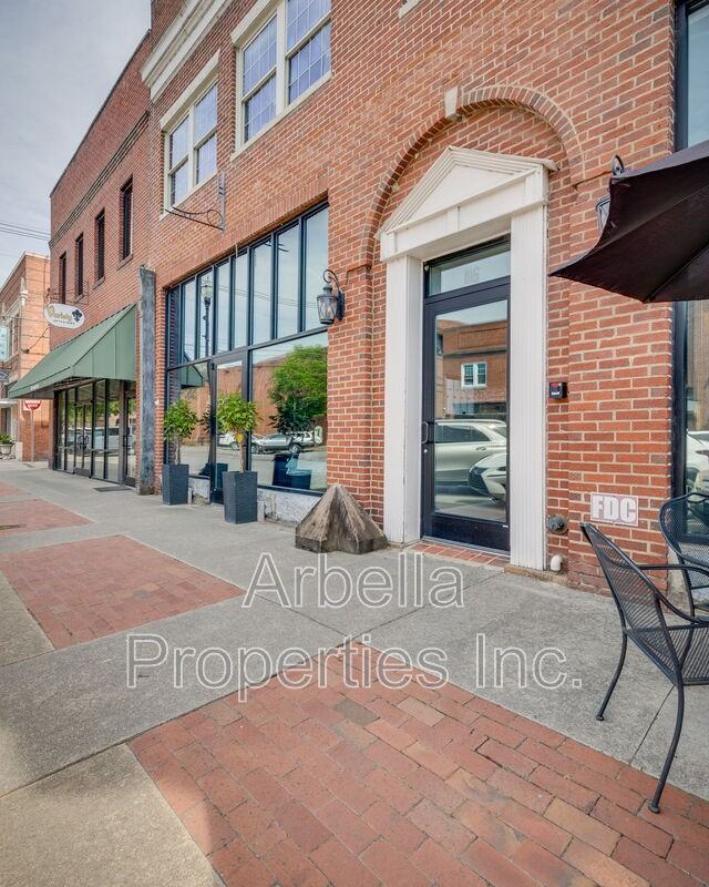 116 E Market St #4 - Photo 4 of 25