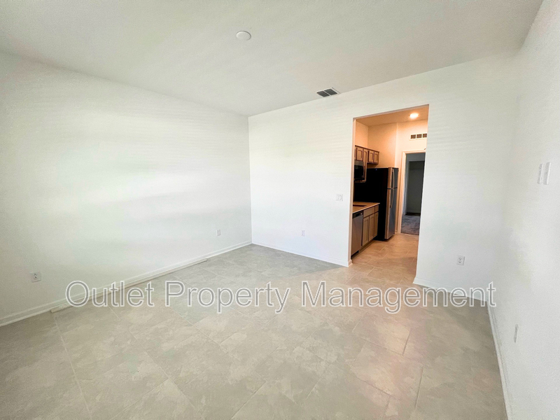 1521 Peach Creek Dr #1521B - Photo 3 of 8