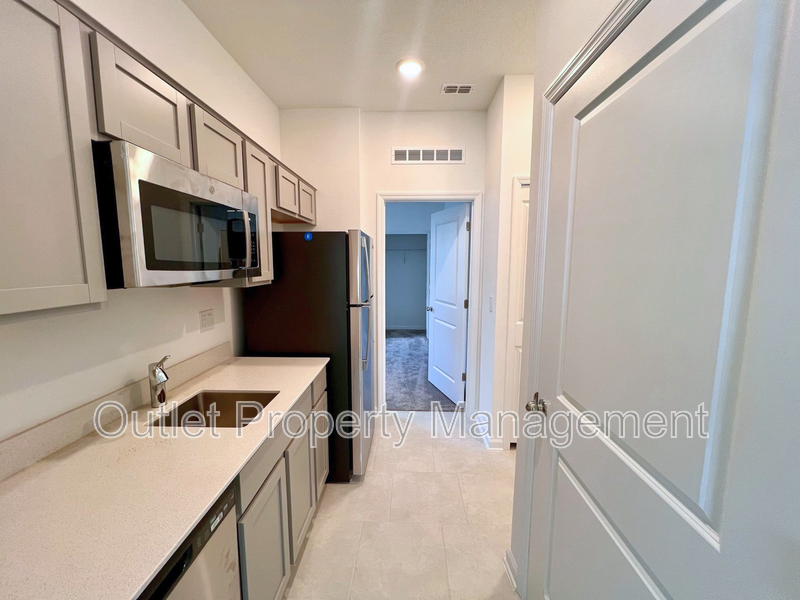 1521 Peach Creek Dr #1521B - Photo 7 of 8