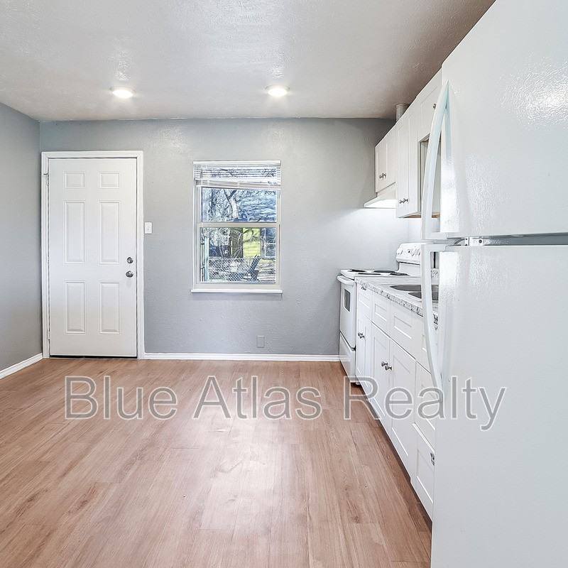 1212 Riverview Dr #B - Photo 5 of 23