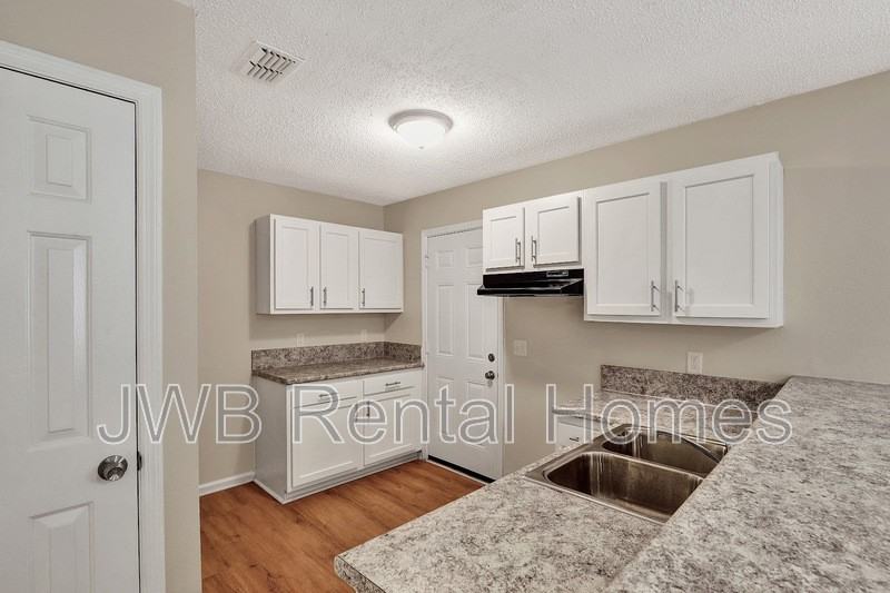5352 Dodge Rd - Photo 2 of 22