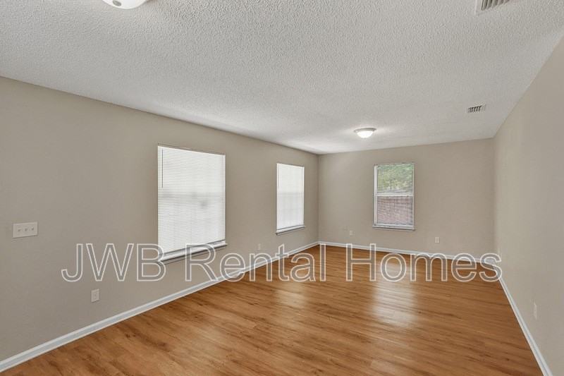 5352 Dodge Rd - Photo 7 of 22