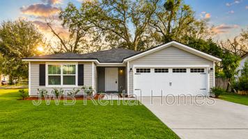 featured image of 3159 Phyllis St