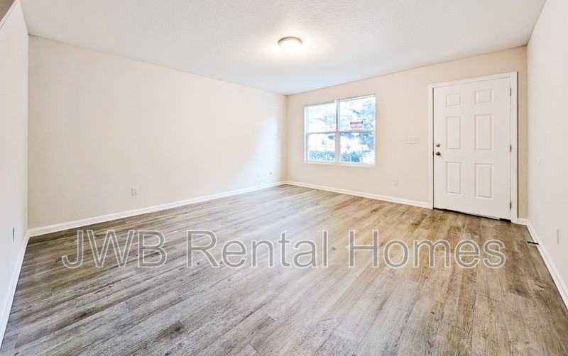 8824 Jasper Ave - Photo 6 of 15