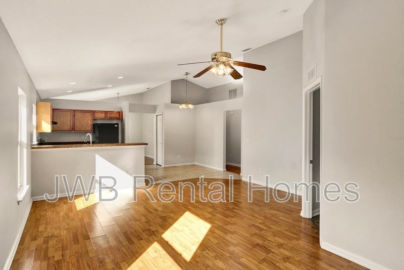 8518 Maple St - Photo 3 of 14