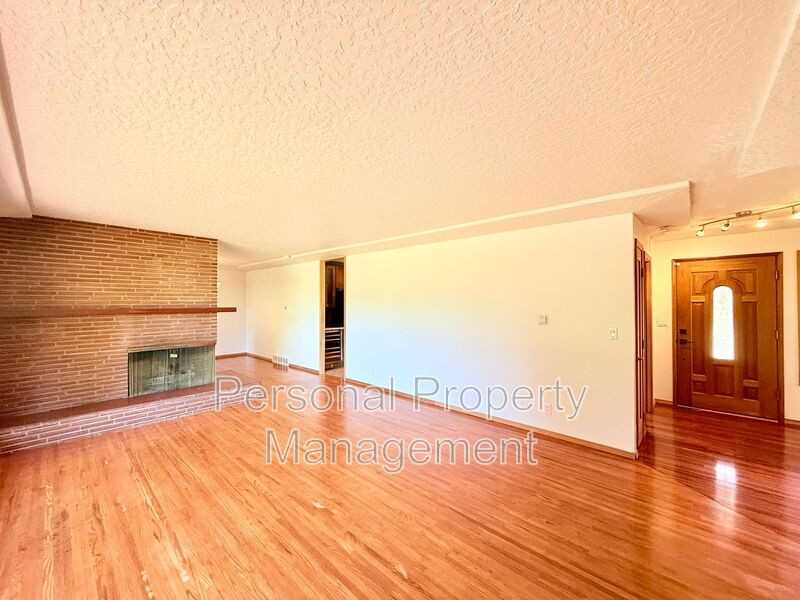 1308 Nw 50th St - Photo 3 of 36