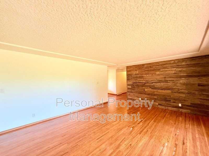 1308 Nw 50th St - Photo 4 of 36