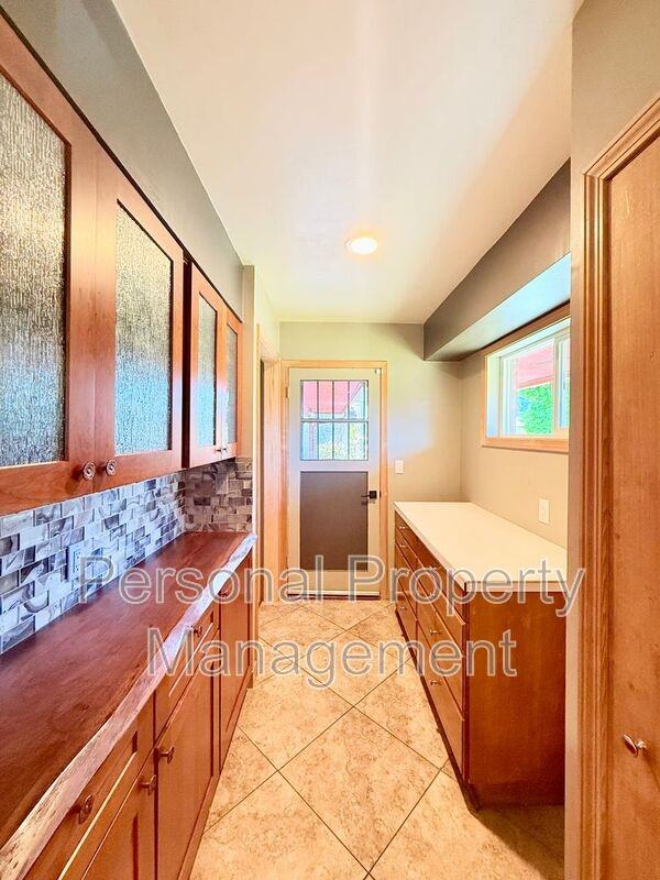 1308 Nw 50th St - Photo 5 of 36
