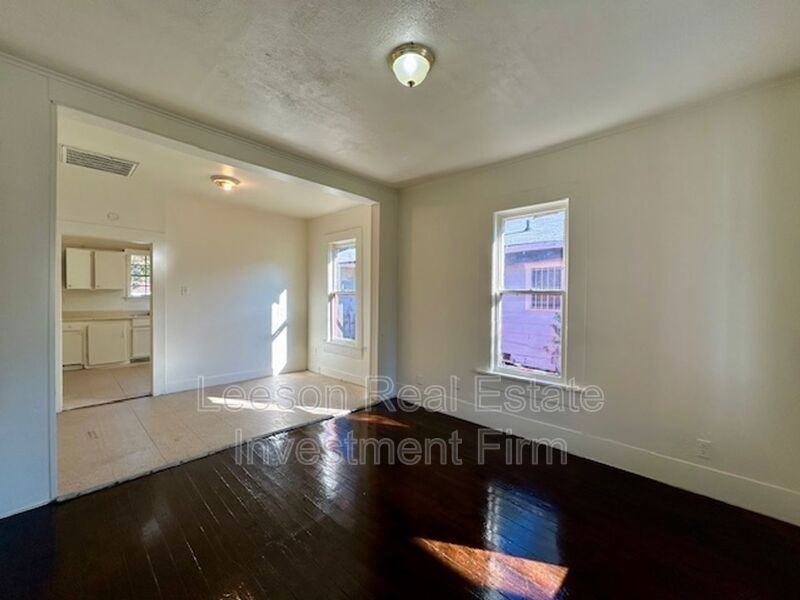 2924 Dupont St - Photo 2 of 15