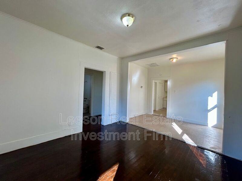 2924 Dupont St - Photo 3 of 15