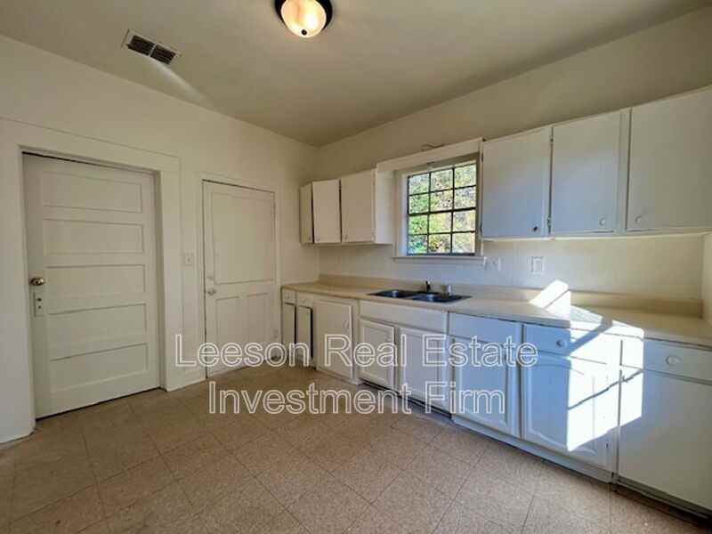 2924 Dupont St - Photo 7 of 15