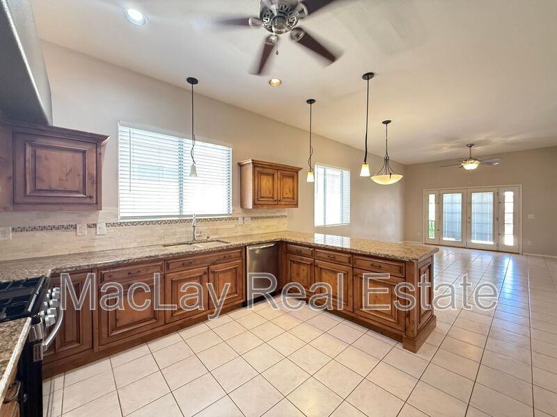 5153 W Dublin Ln - Photo 5 of 23