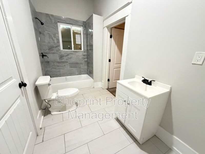 1701 Avenue I - Photo 4 of 8
