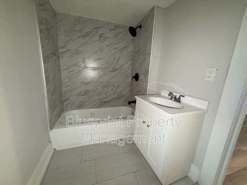 1701 Avenue I - Photo 6 of 8