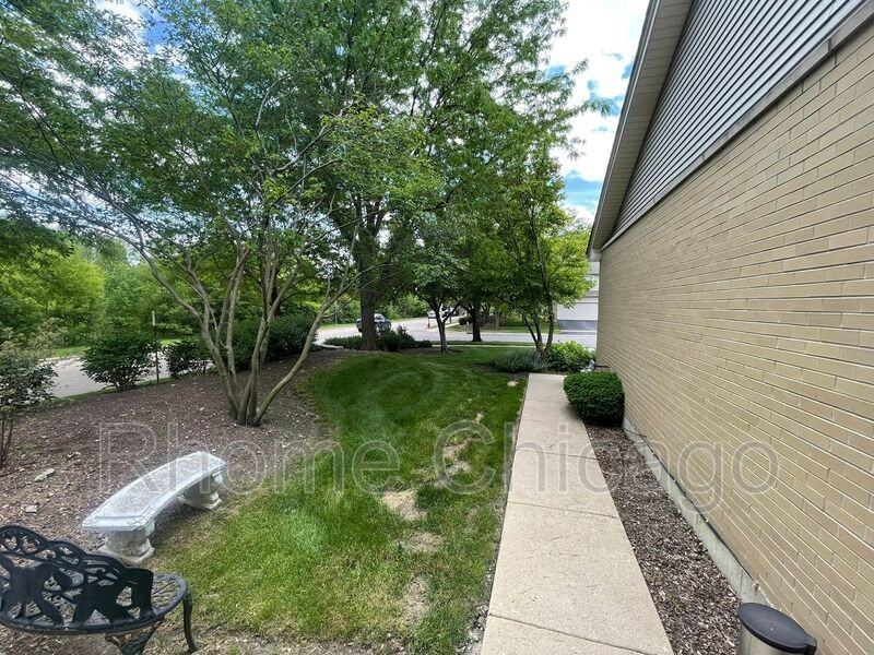1028 Silvana Ct - Photo 3 of 41