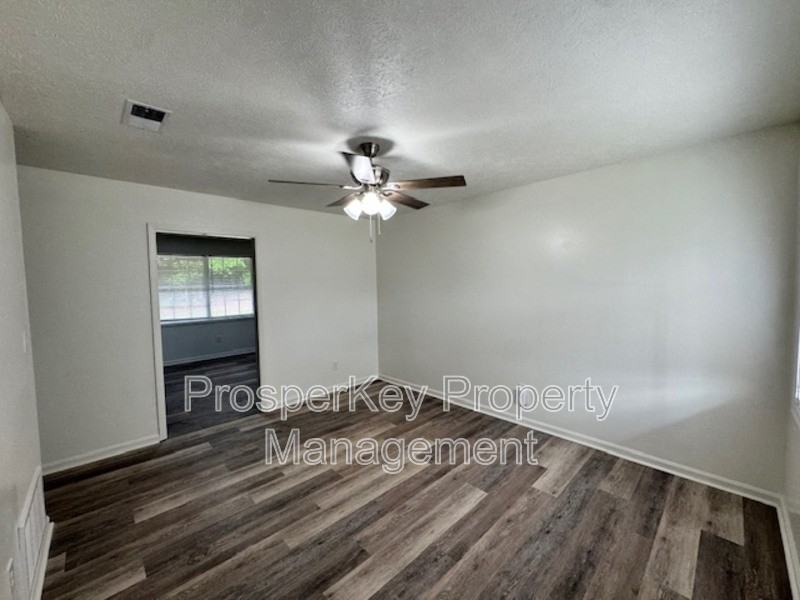 431 Camden Dr - Photo 2 of 21