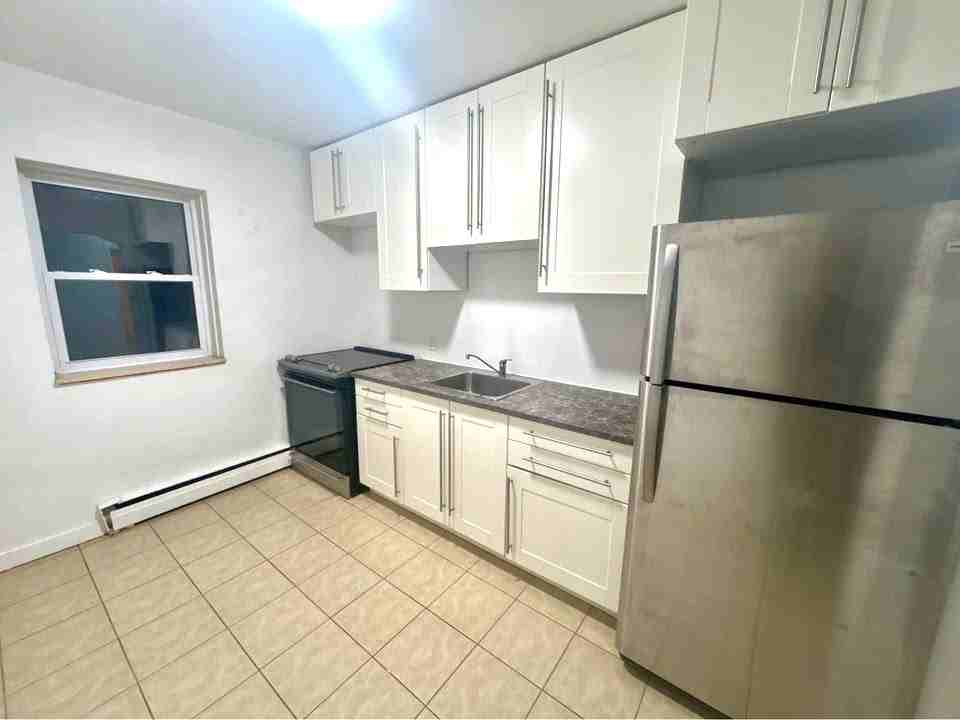 1218 Fennell Ave E #3 - Photo 6 of 14