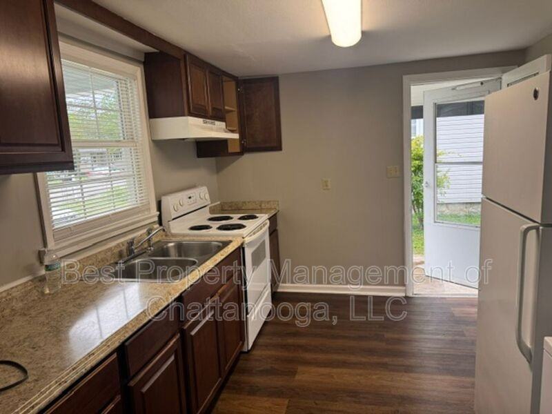 4311 Lazard St - Photo 3 of 11