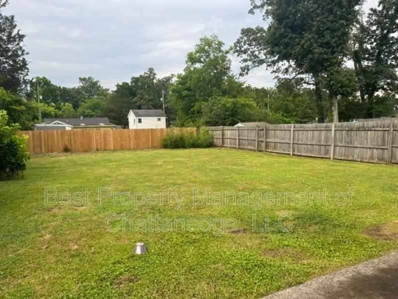 4311 Lazard St - Photo 4 of 11
