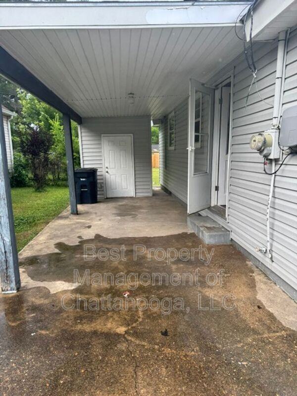4311 Lazard St - Photo 5 of 11