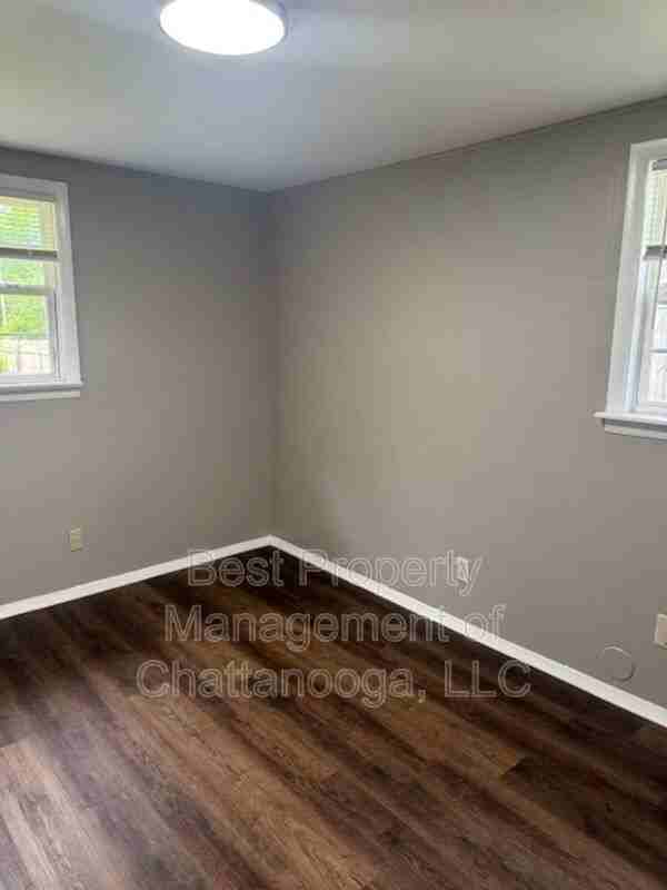 4311 Lazard St - Photo 7 of 11