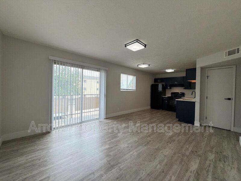 2325 S St #7 - Photo 3 of 10