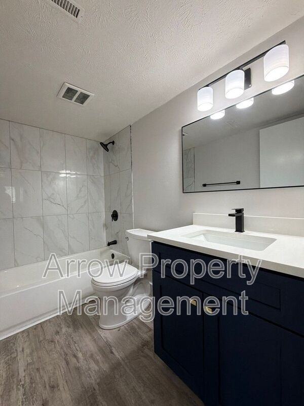 2325 S St #7 - Photo 5 of 10